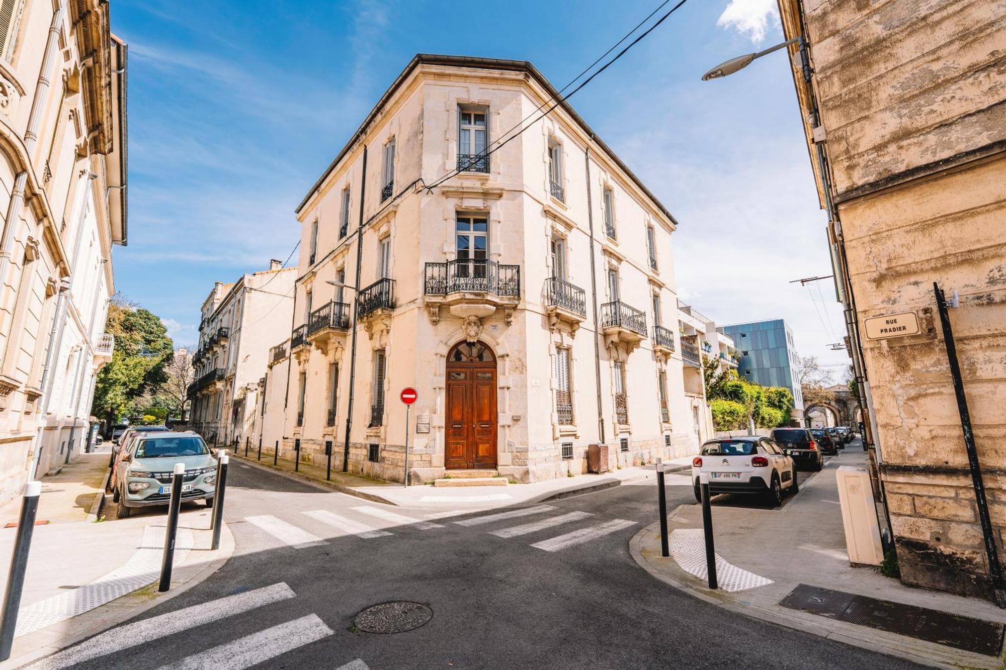 Demeure & Confort Nimes Exterior photo